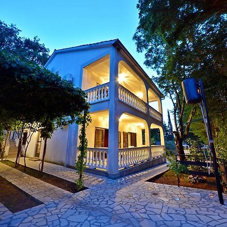 Apartments Karmelic Malinska Rom bilde