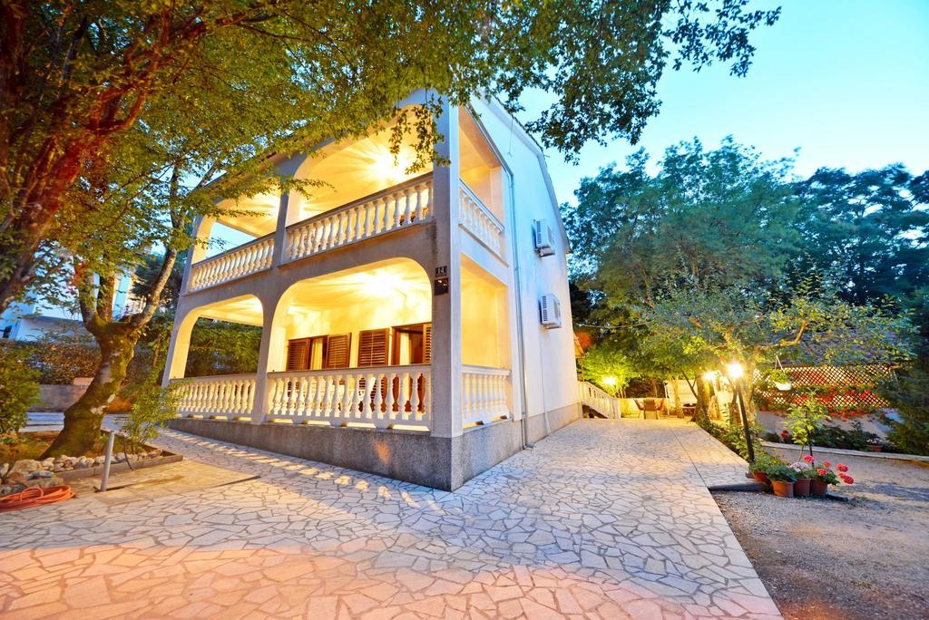 Apartments Karmelic Malinska Rom bilde