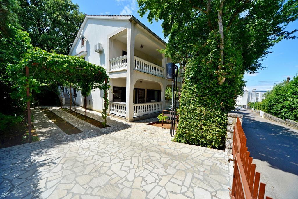 Apartments Karmelic Malinska Rom bilde