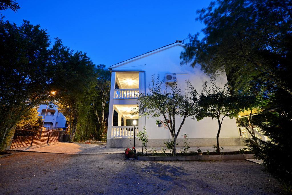 Apartments Karmelic Malinska Eksteriør bilde