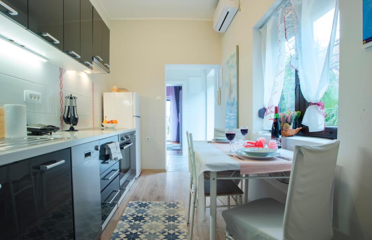 Apartments Karmelic Malinska Eksteriør bilde